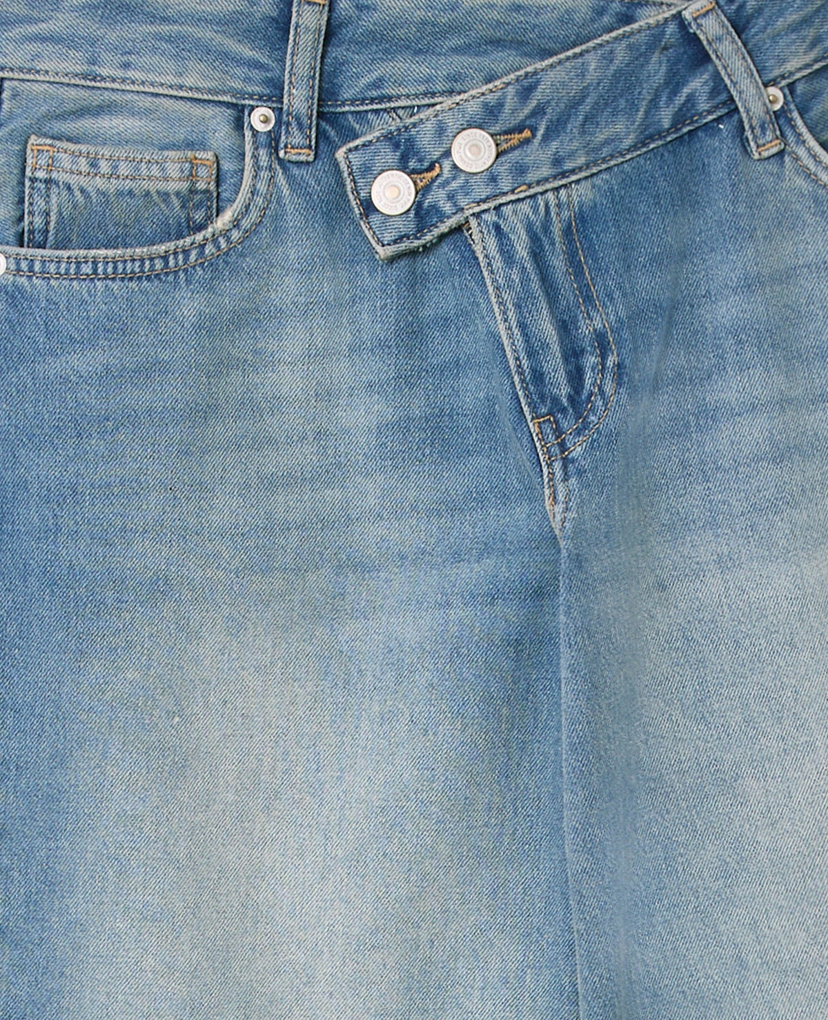 Bermuda en jean ample avec ceinture décalée