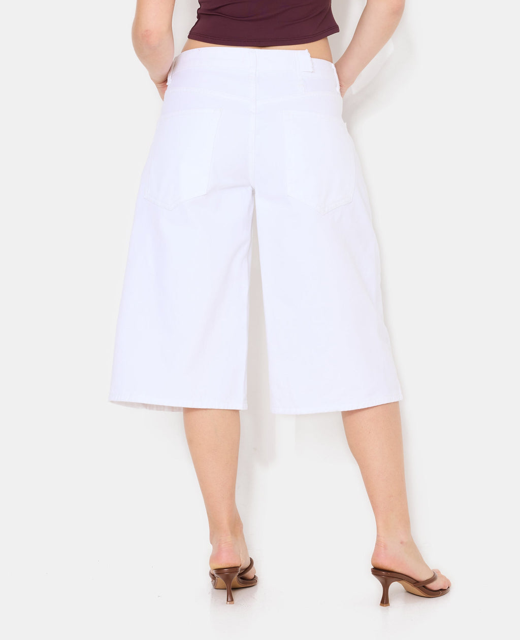 Bermuda ample en jean taille décalée et basse