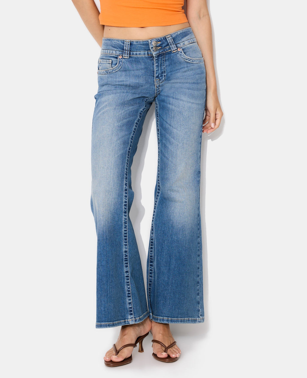 Jean flare taille basse avec 2 boutons