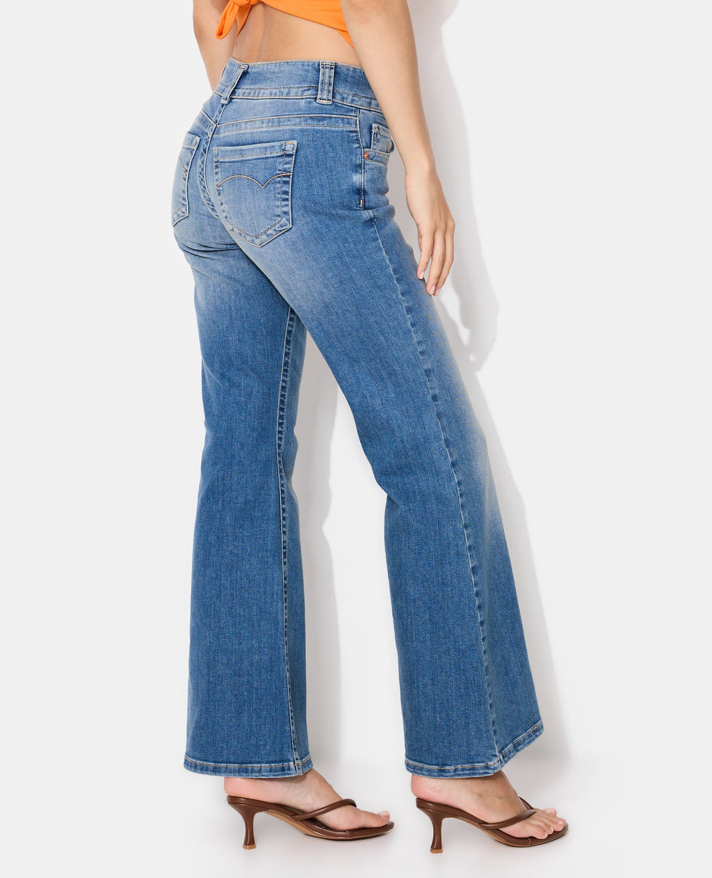 Jean flare taille basse avec 2 boutons