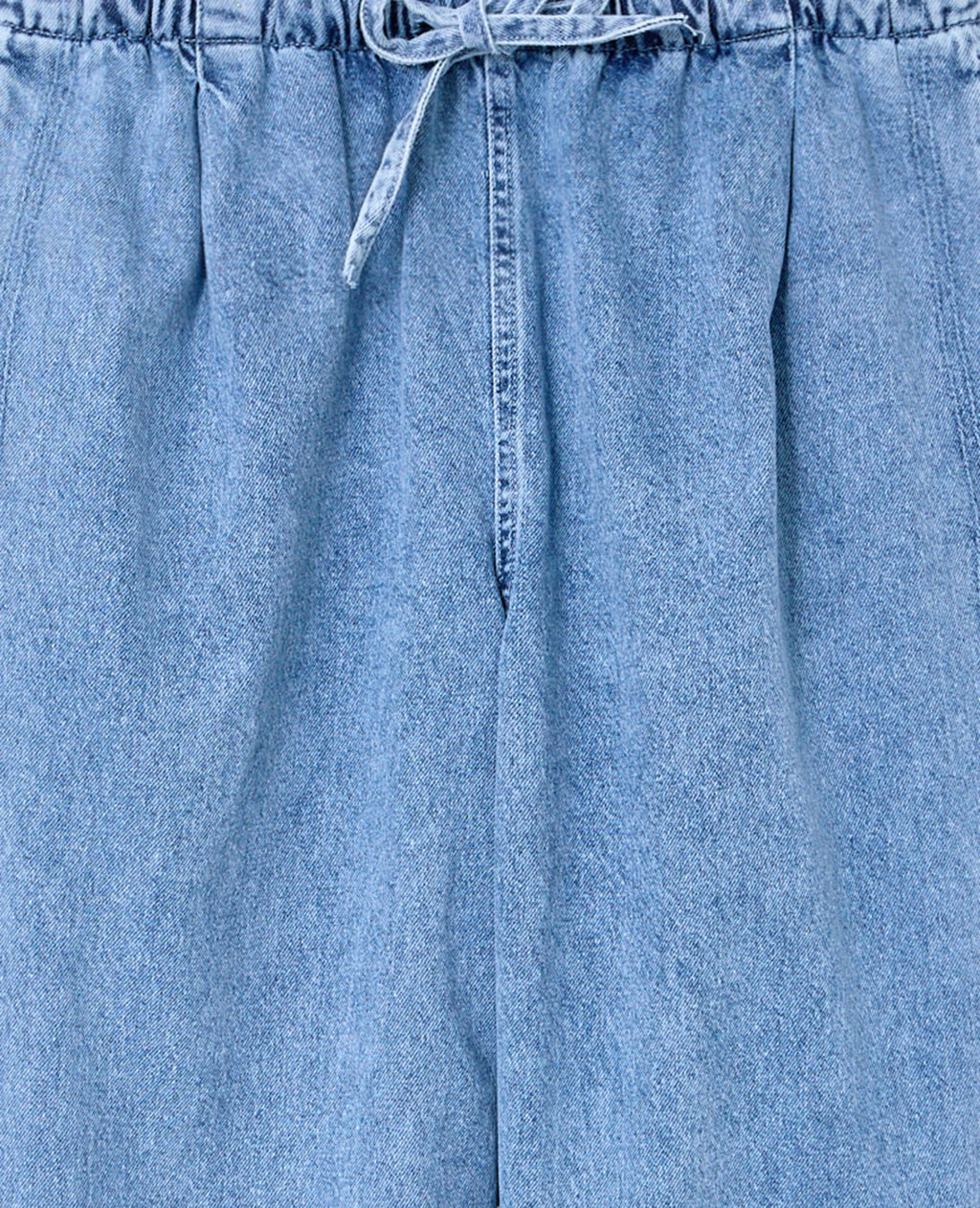 Jean large avec ceinture et bas de jambe élastiqués