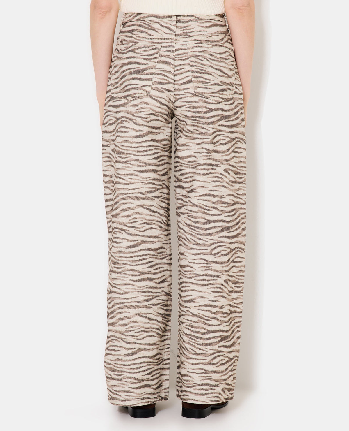 Jean wide motif zèbre avec ceinture décalée