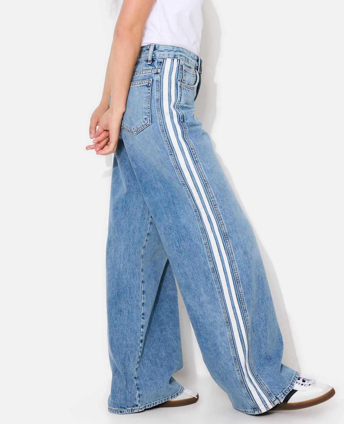 Jean wide taille medium avec bandes contrastées