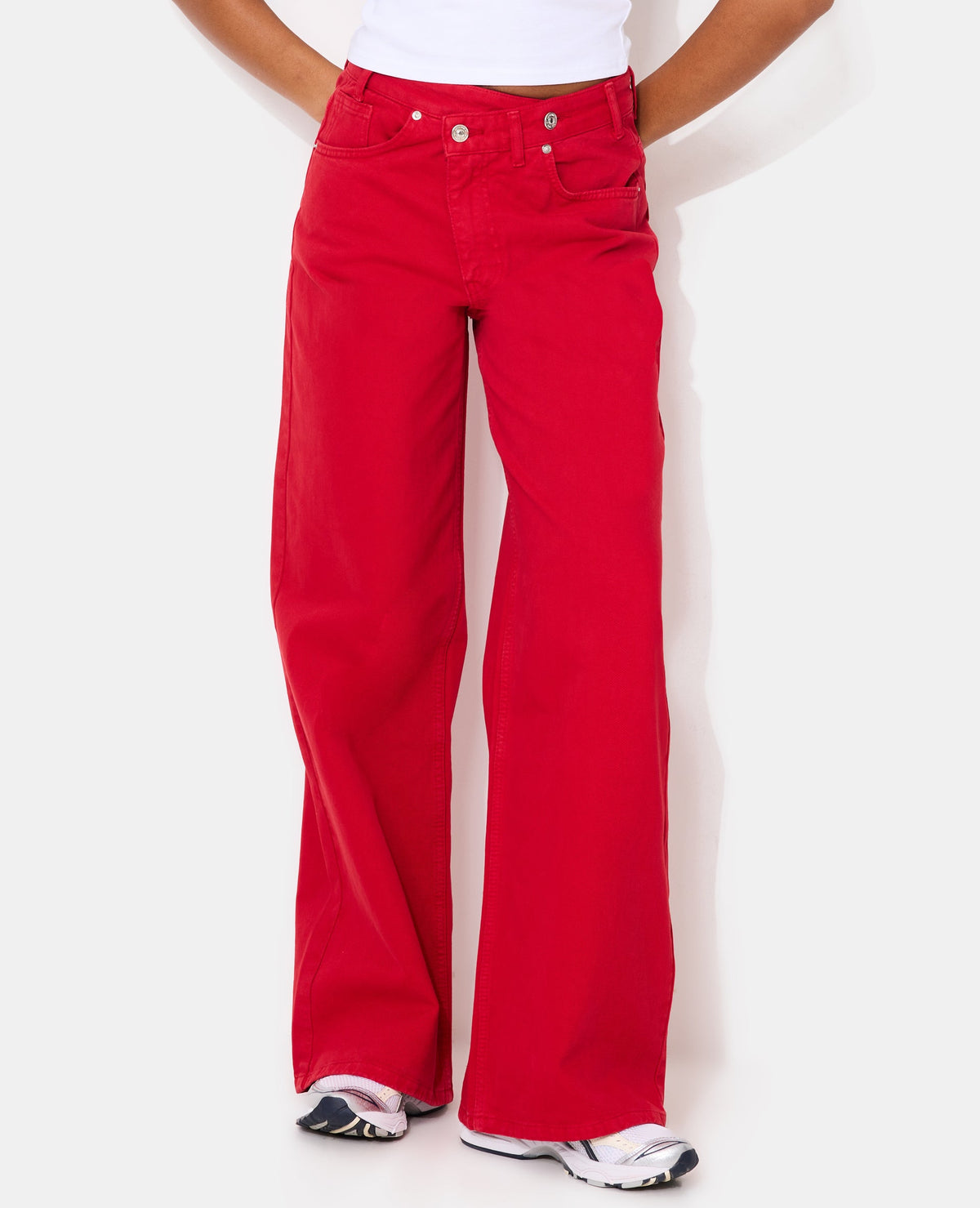 Jean wide taille haute avec ceinture décalée