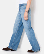 Jean wide taille basse avec patte boutonnée