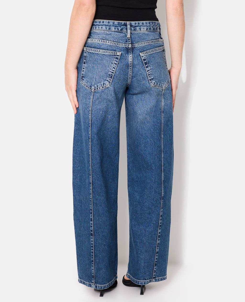 Jean wide taille basse avec patte boutonnée