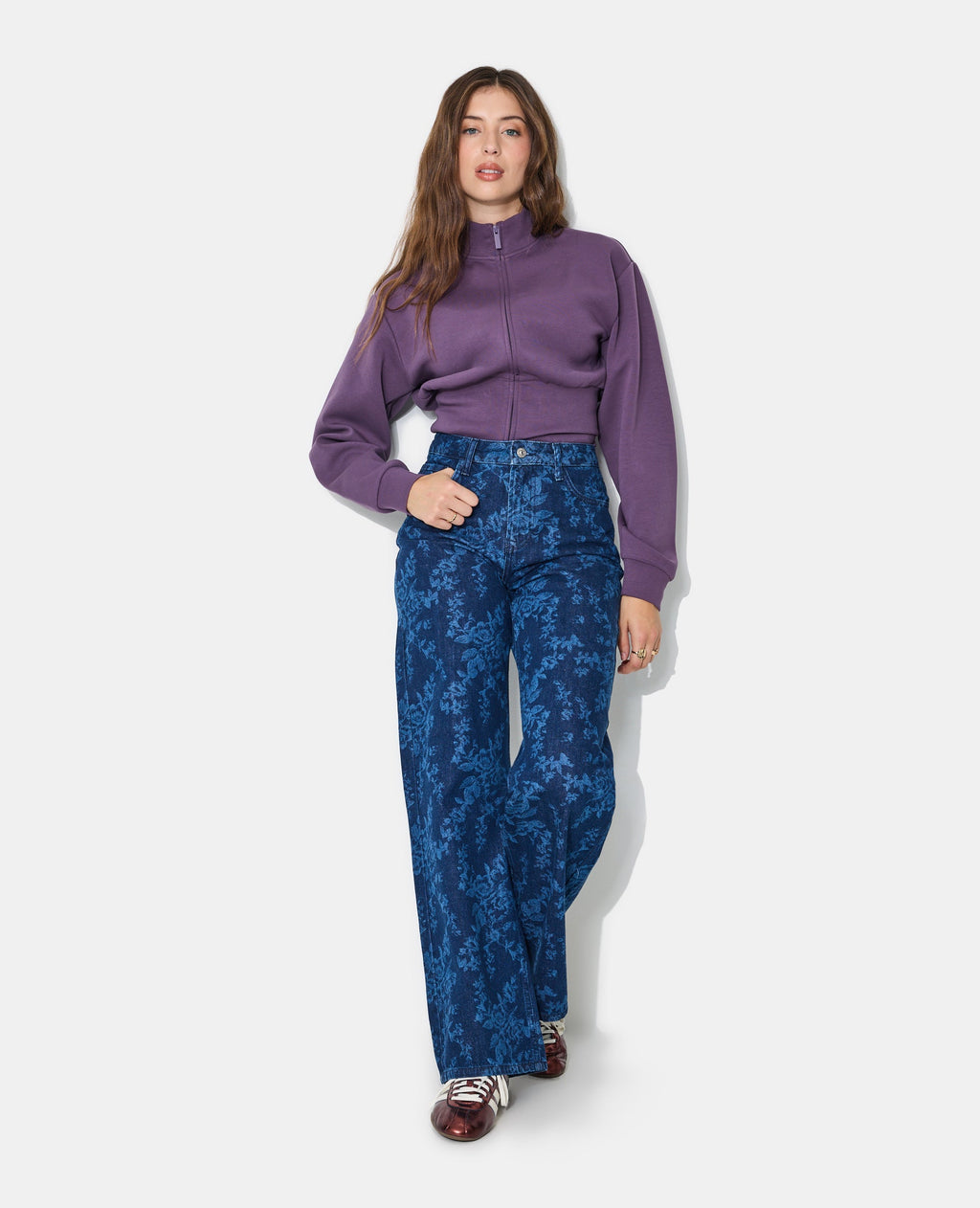 Jean straight taille haute motif fleurs