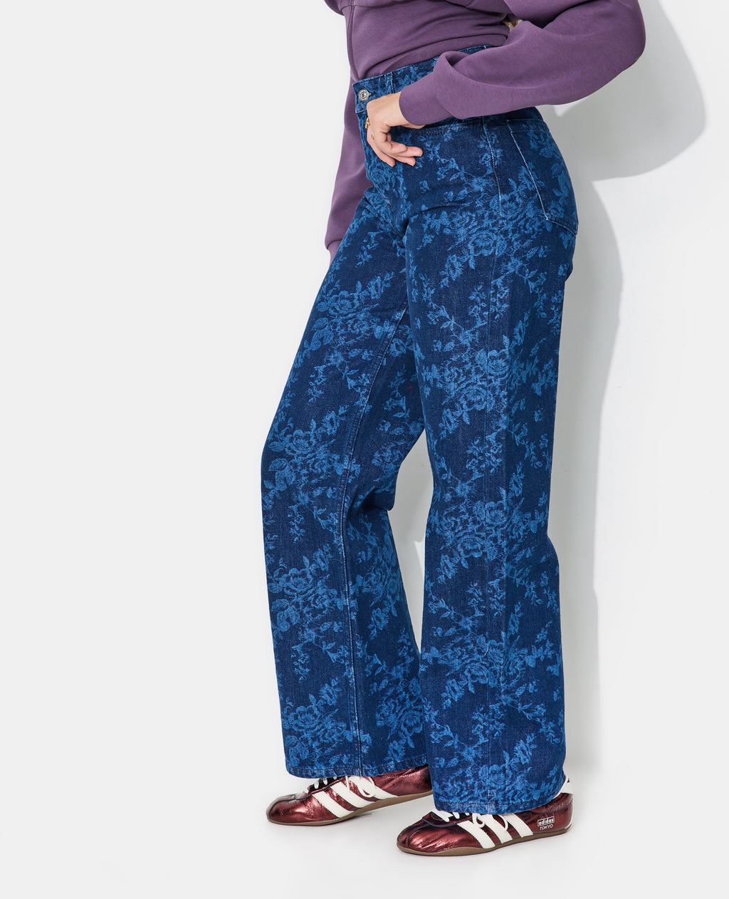 Jean straight taille haute motif fleurs