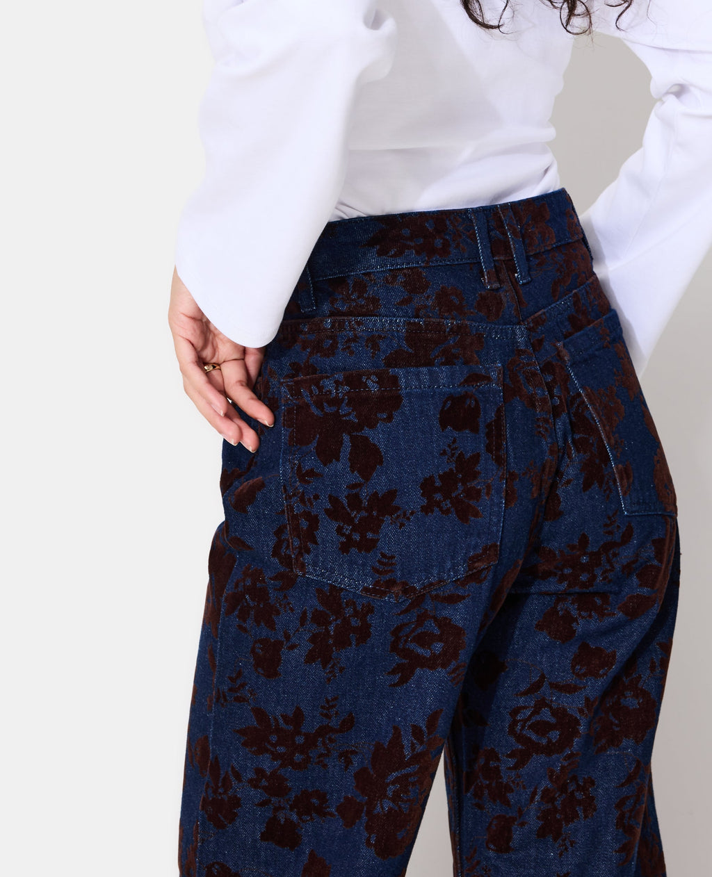 Jean straight taille haute avec fleurs velours
