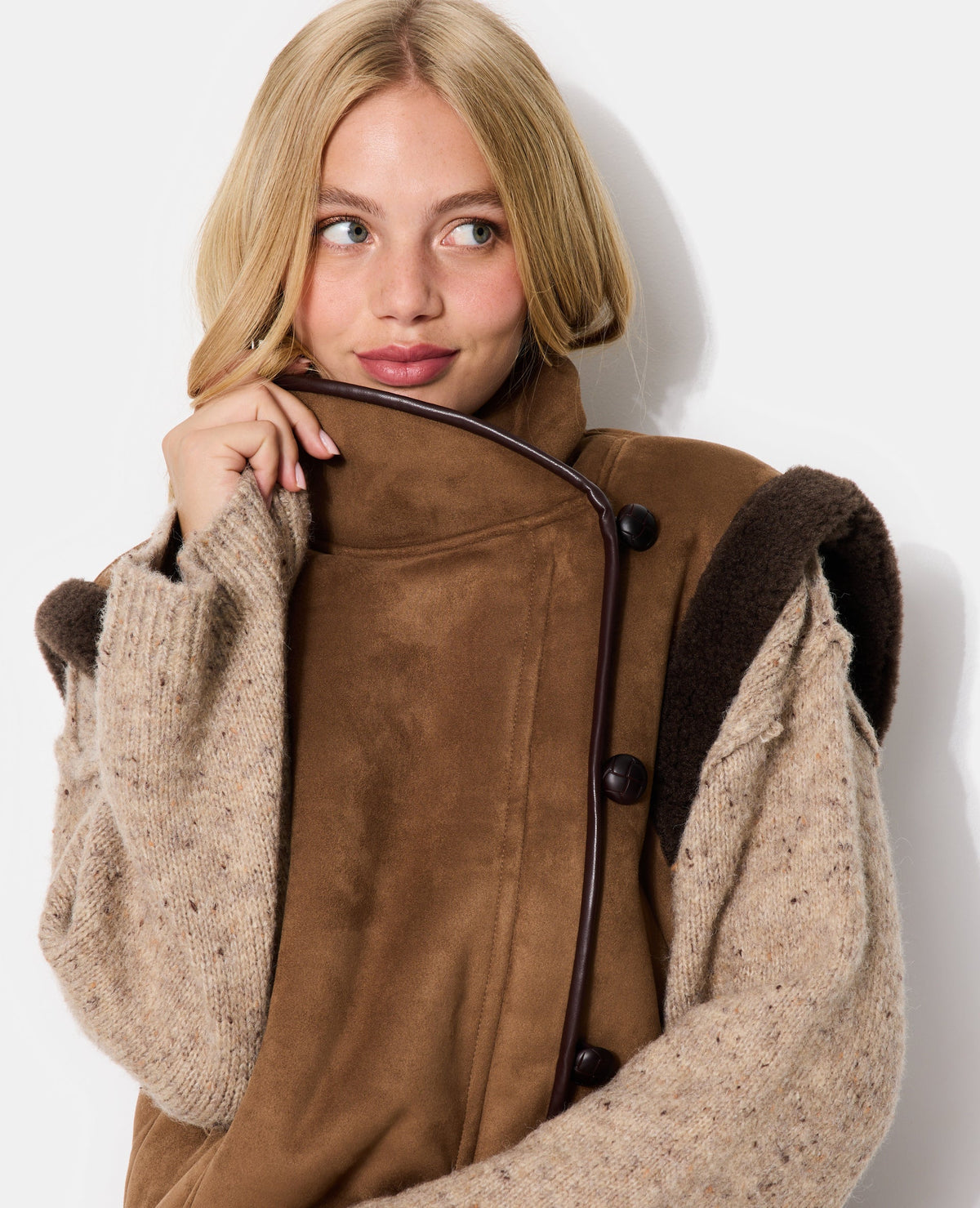 Blouson sans manches façon peau lainée