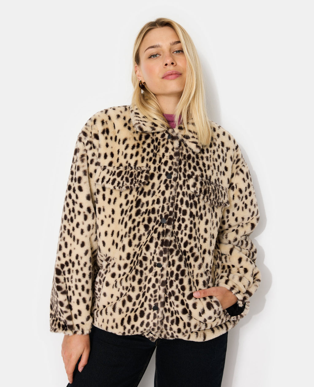 Blouson forme chemise en fausse fourrure motif guépard