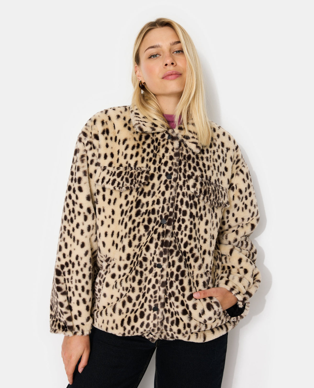 Blouson forme chemise en fausse fourrure motif guépard