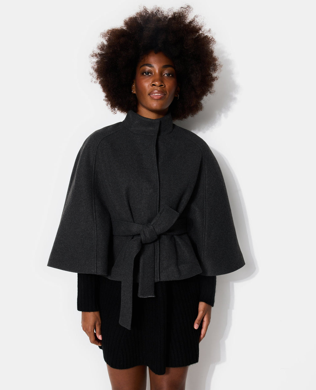 Manteau court cape drap de laine avec ceinture