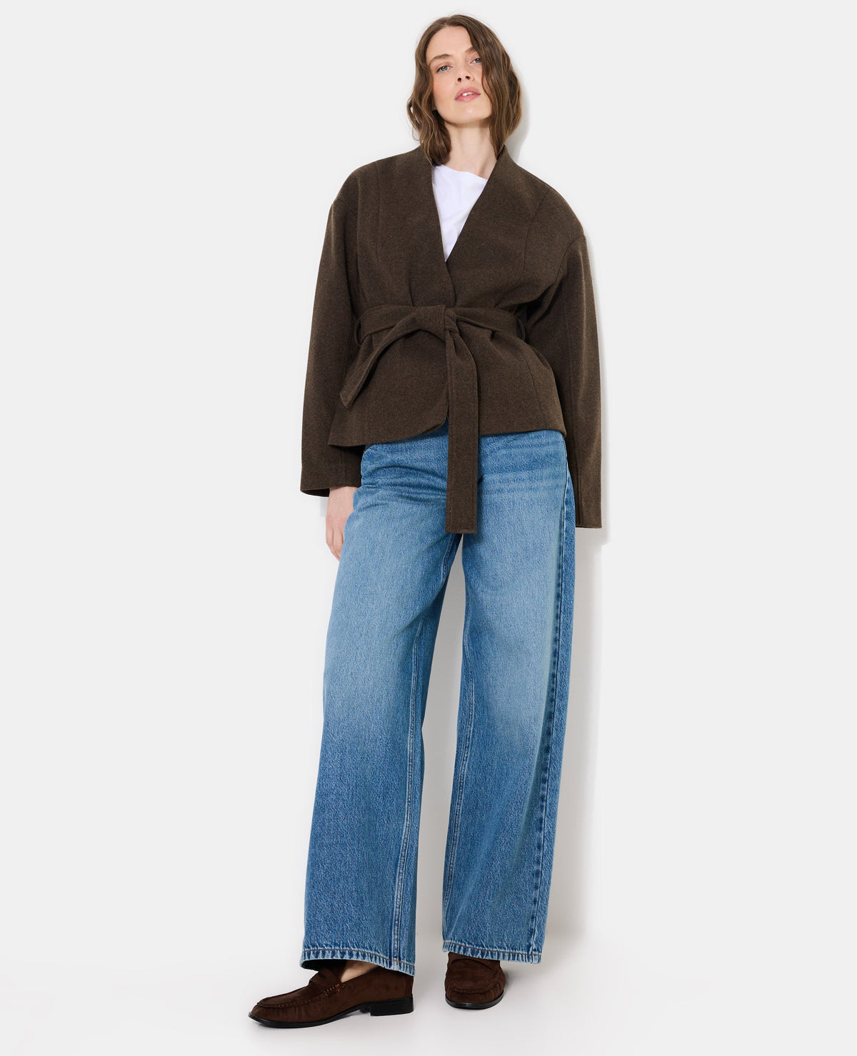 Manteau court drap de laine avec ceinture