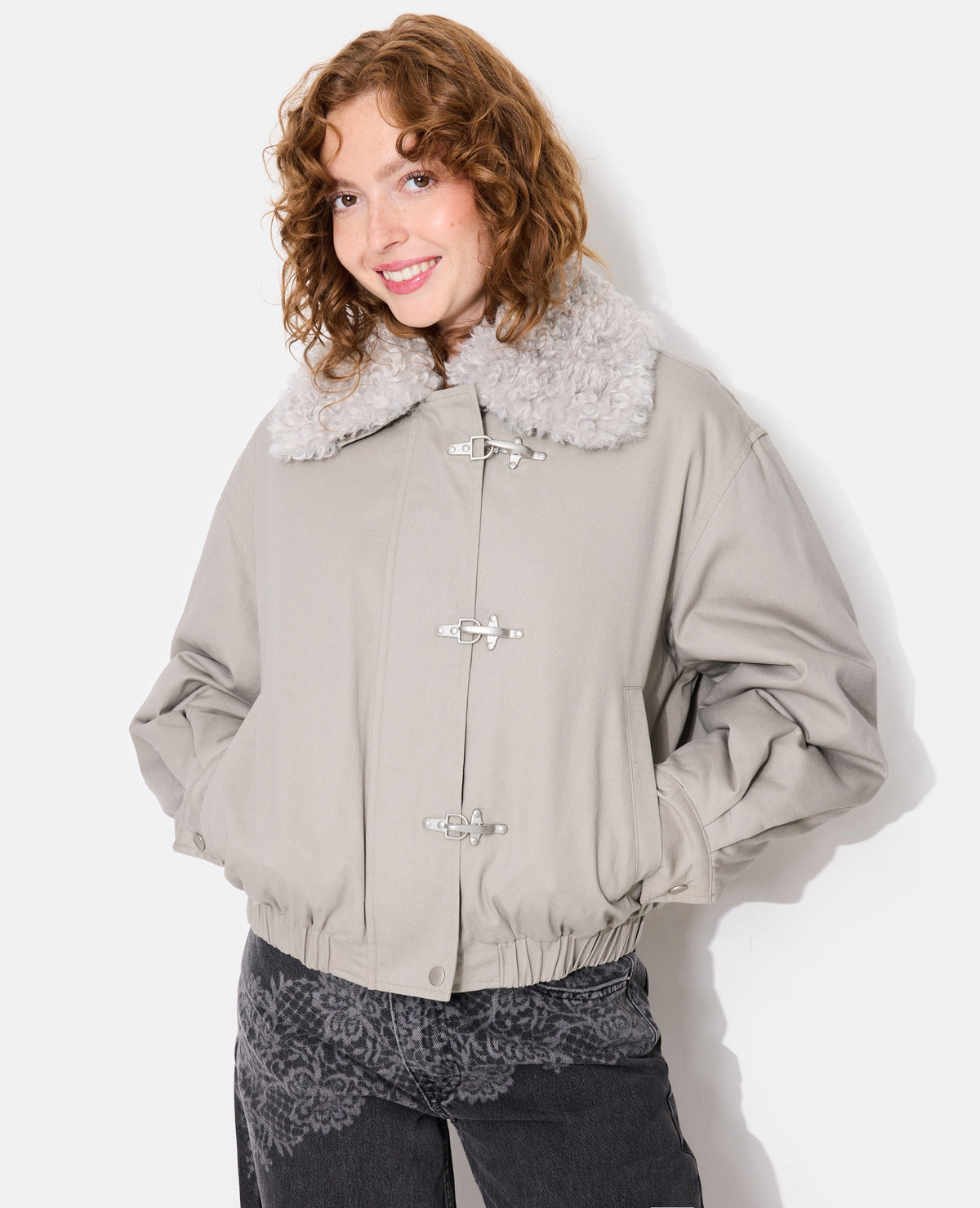 Blouson avec col fourrure et boutons fantaisie
