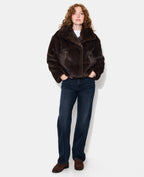 Manteau court en fourrure avec grand col
