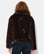 Manteau court en fourrure avec grand col