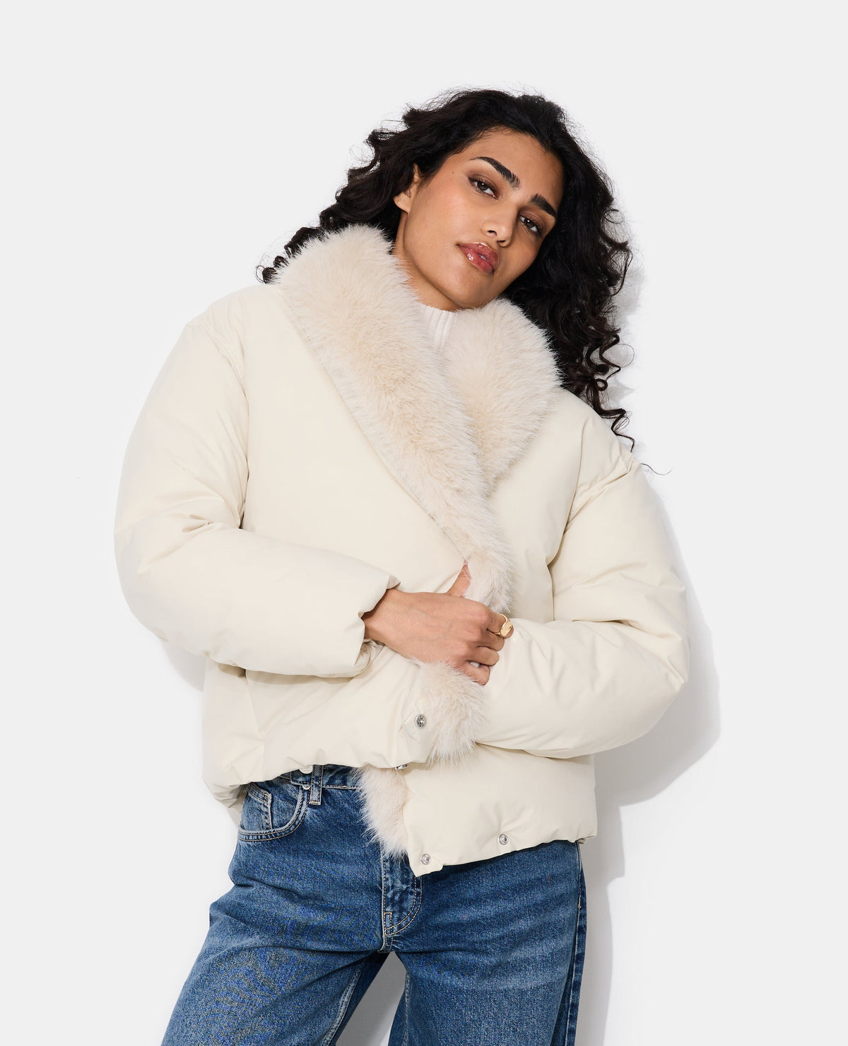 Blouson boule grand col fausse fourrure