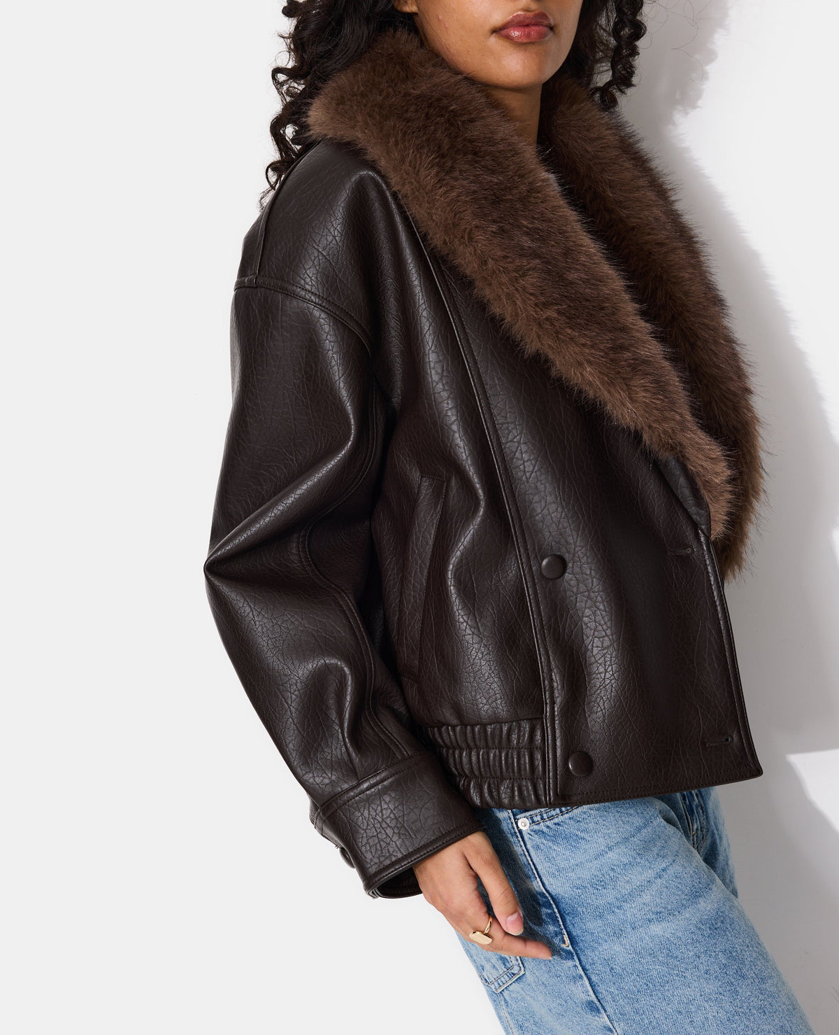 Blouson en simili grand col fausse fourrure