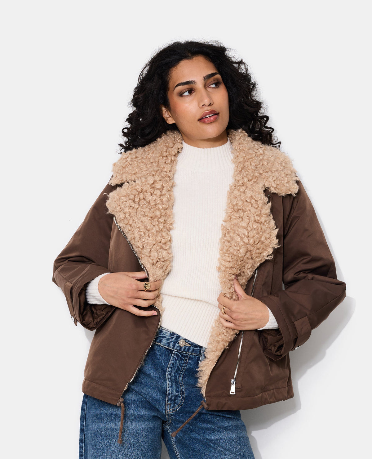 Blouson droit avec grand col fourrure bouclette
