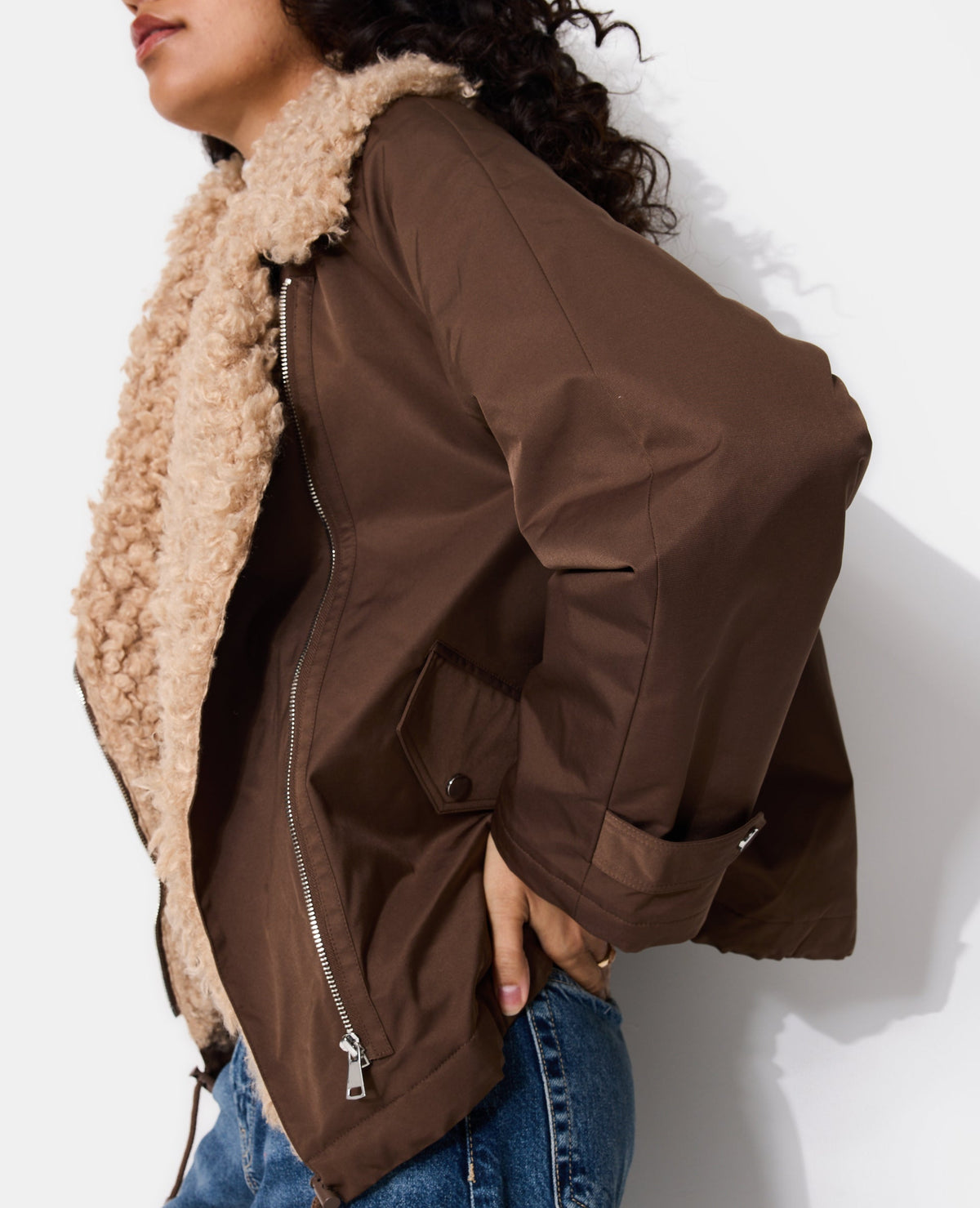 Blouson droit avec grand col fourrure bouclette