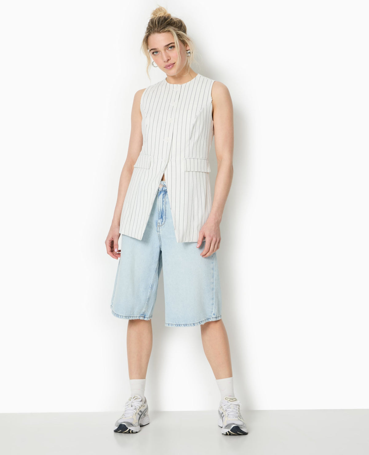 Veste longue sans manche avec fines rayures