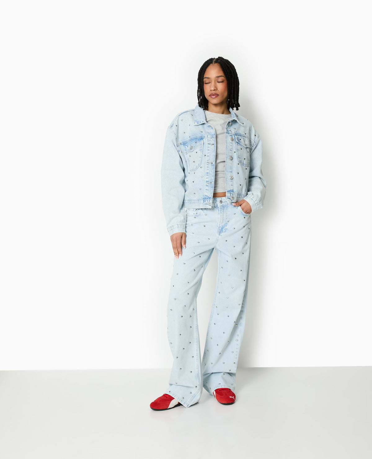 Veste en jean avec cœurs métalliques
