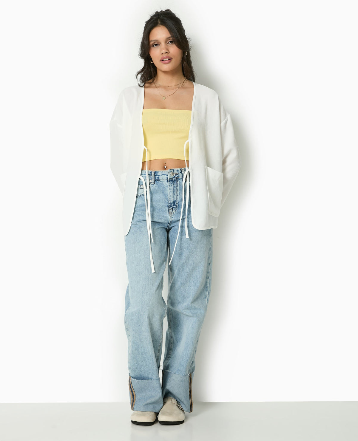Veste légère et droite avec nouettes