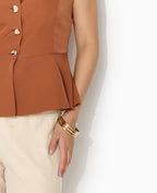 Veste sans manches peplum avec boutons fantaisie