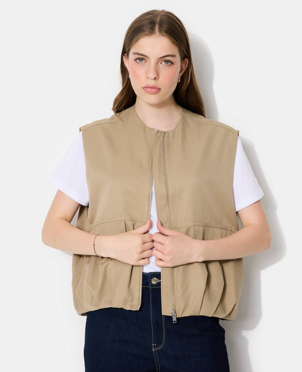 Blouson sans manches zippée avec effet bouffant