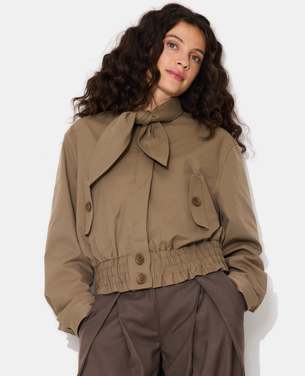 Blouson court avec col nœud
