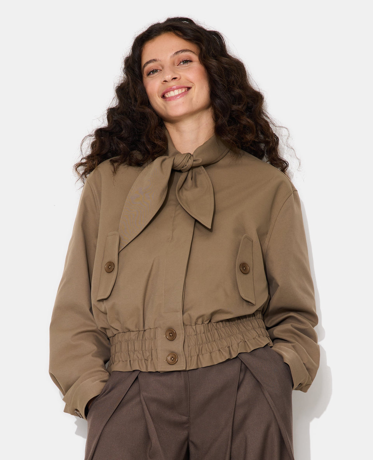 Blouson court avec col nœud