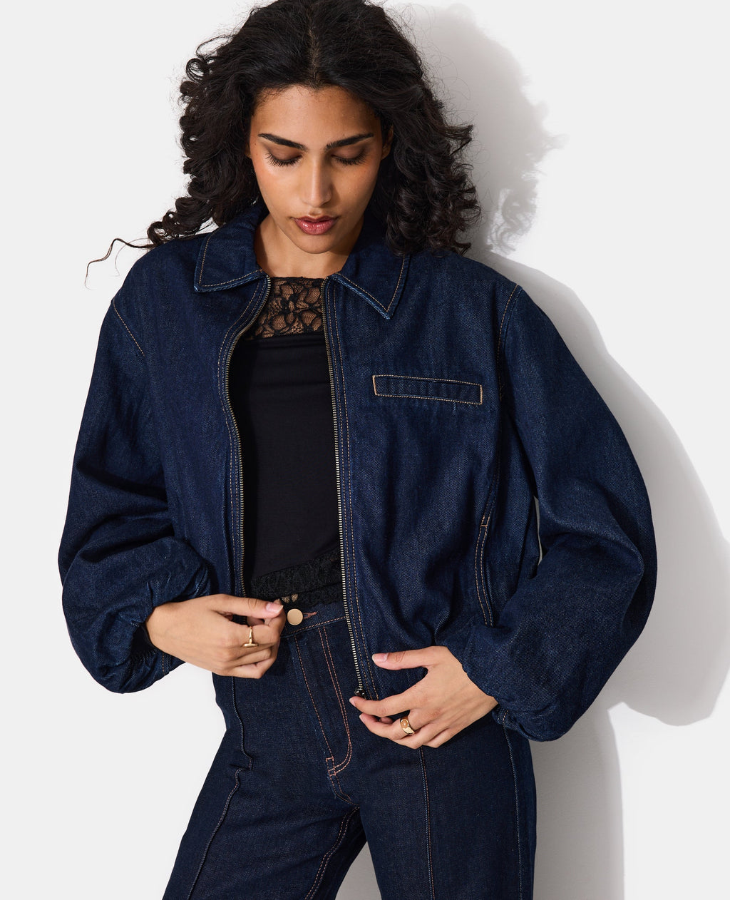 Veste boule en jean avec col chemise