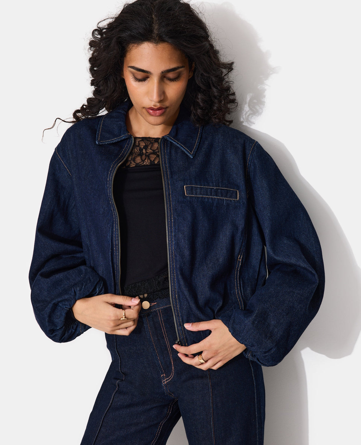 Veste boule en jean avec col chemise