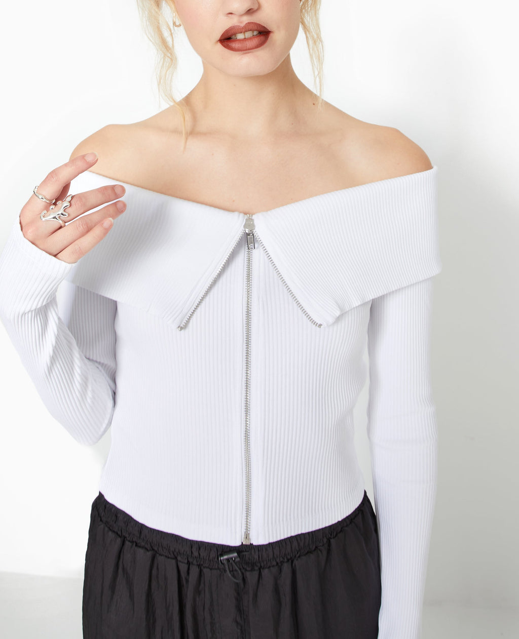 Top zippé encolure Bardot
