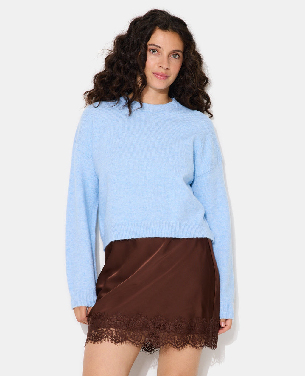 Pull court avec encolure ronde