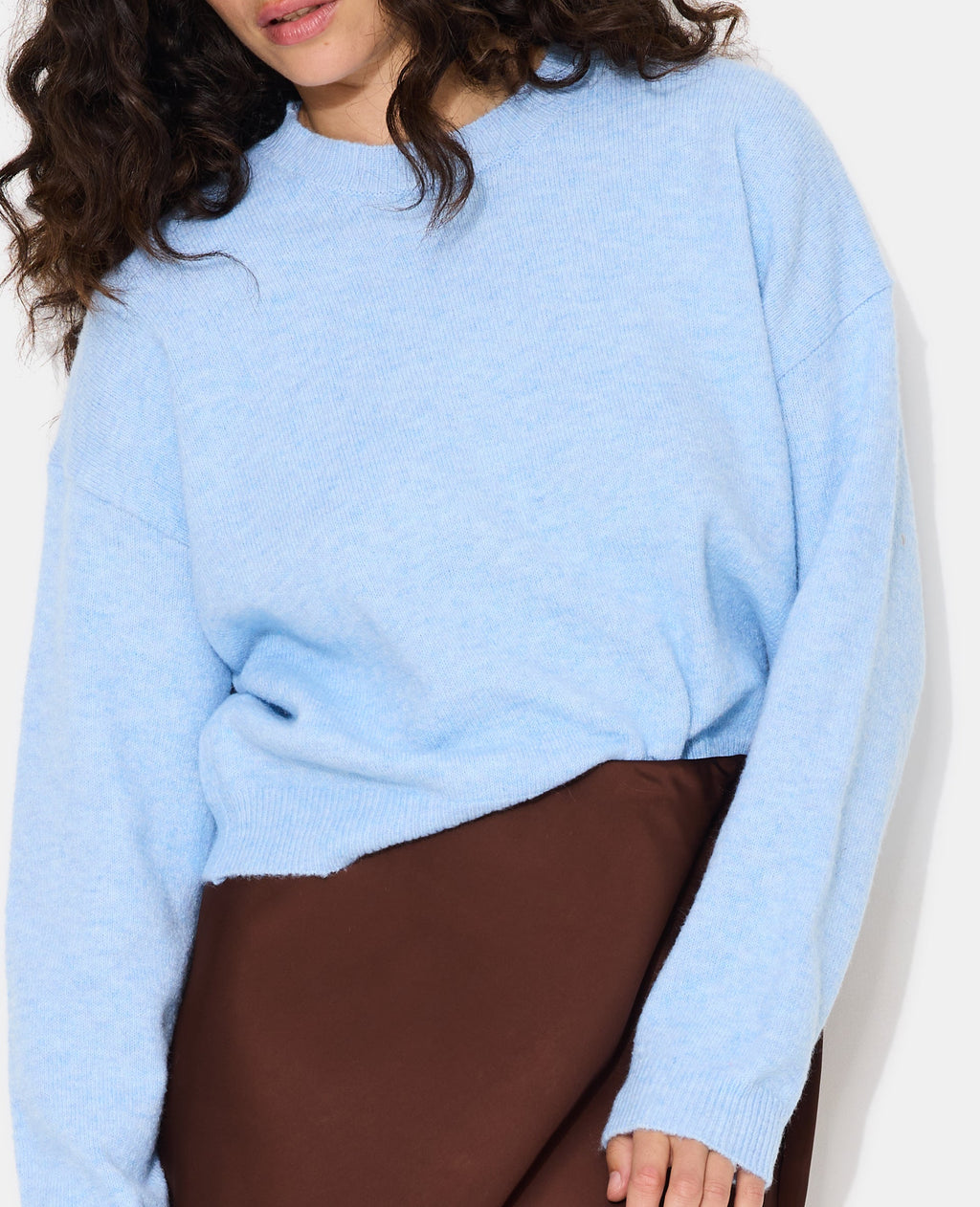 Pull court avec encolure ronde