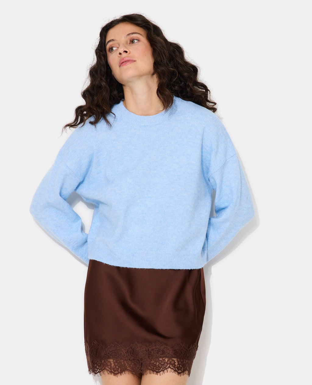 Pull court avec encolure ronde
