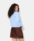 Pull court avec encolure ronde