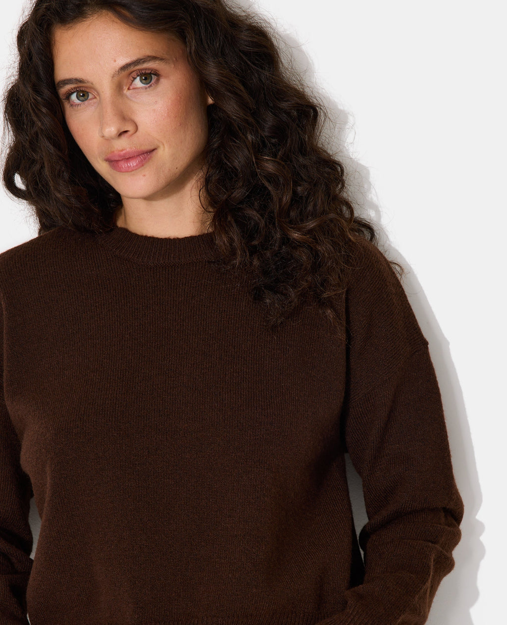 Pull court avec encolure ronde