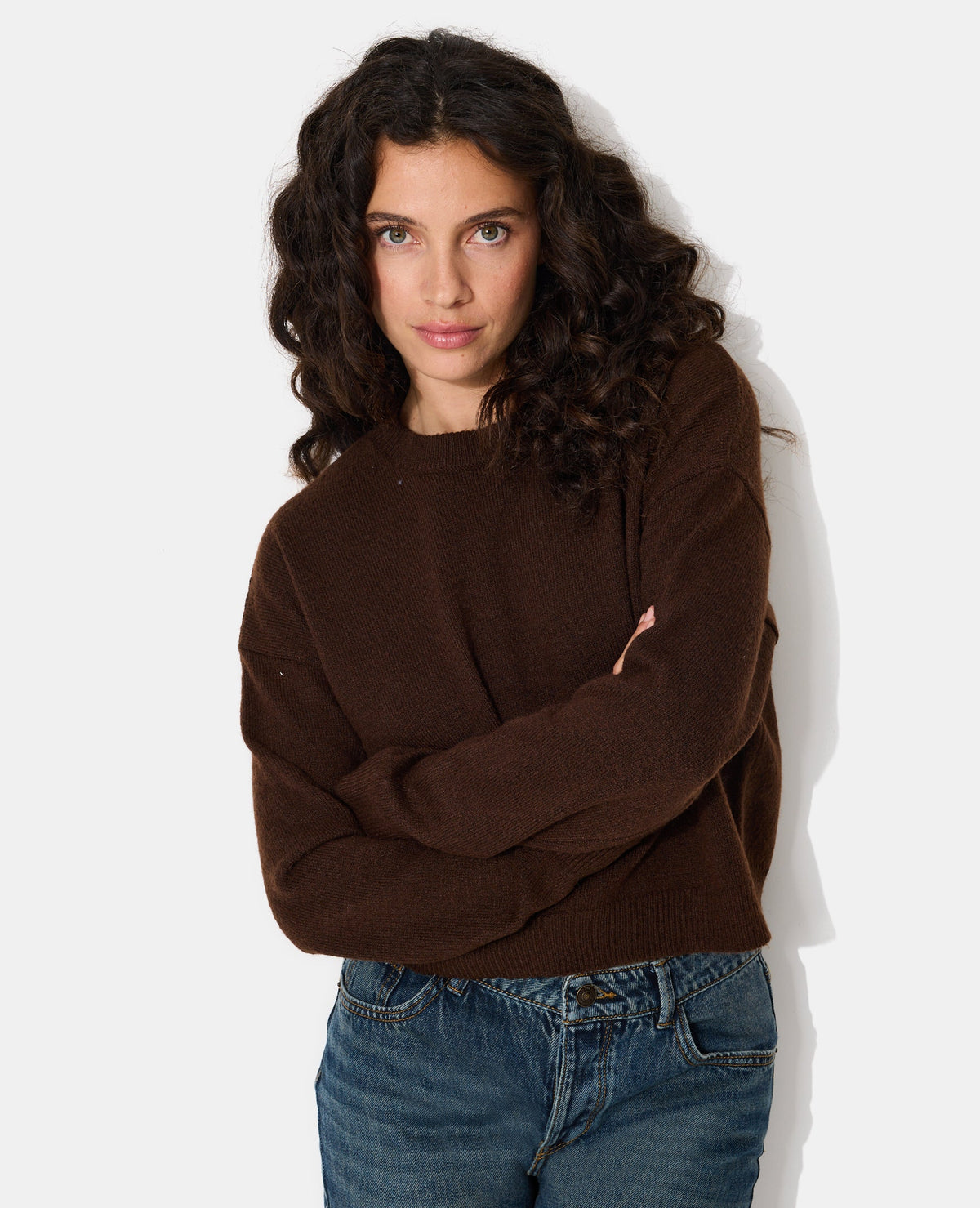 Pull court avec encolure ronde