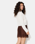 Pull court avec encolure ronde