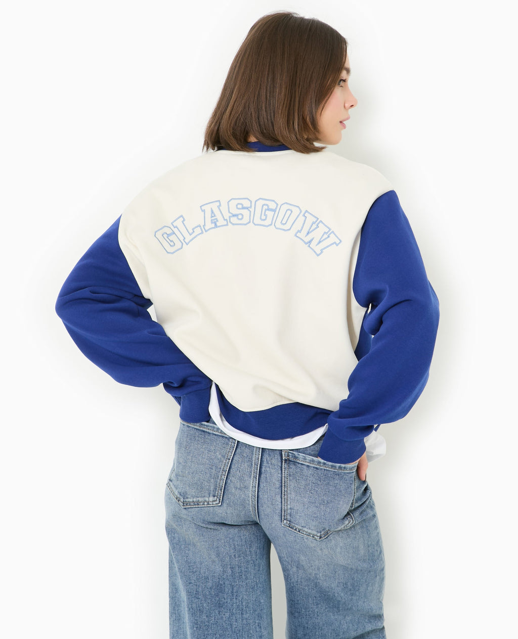 Sweat bicolore avec broderie poitrine et dos