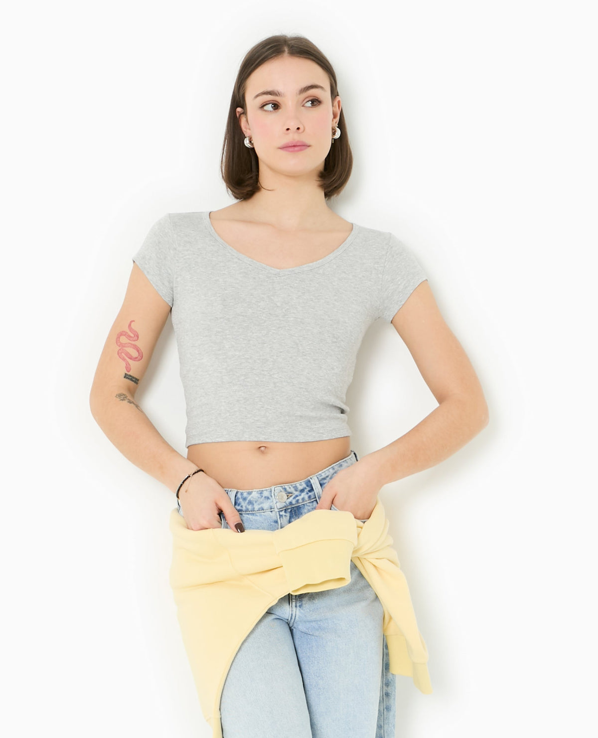 T-shirt court col V