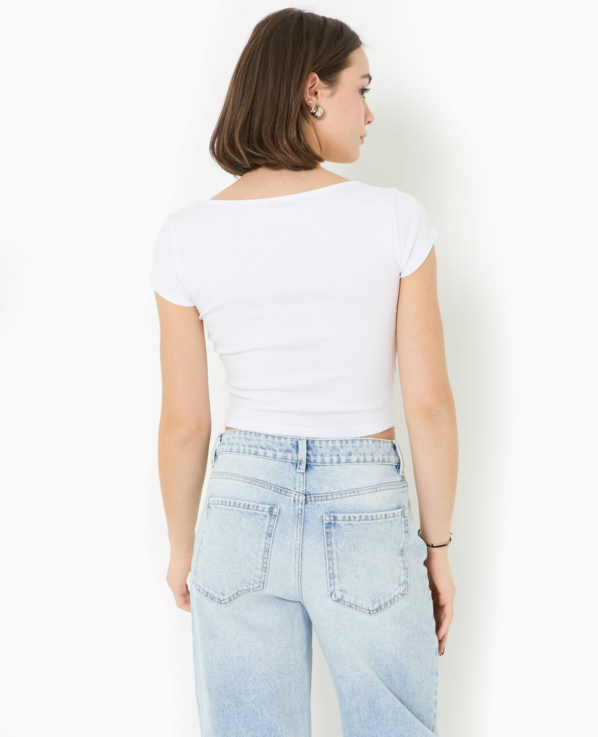 T-shirt court col V