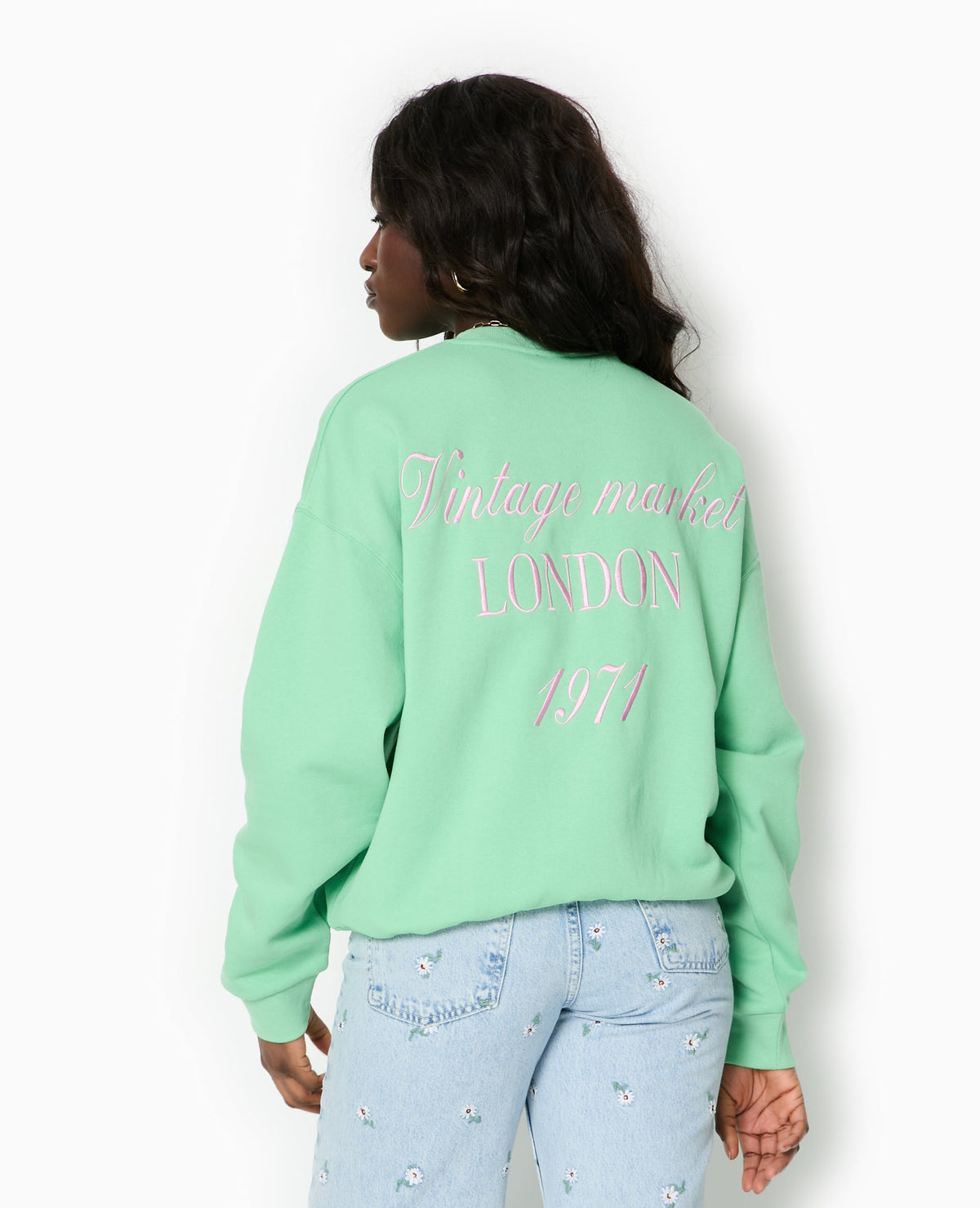 Sweat oversize avec broderies devant et dos