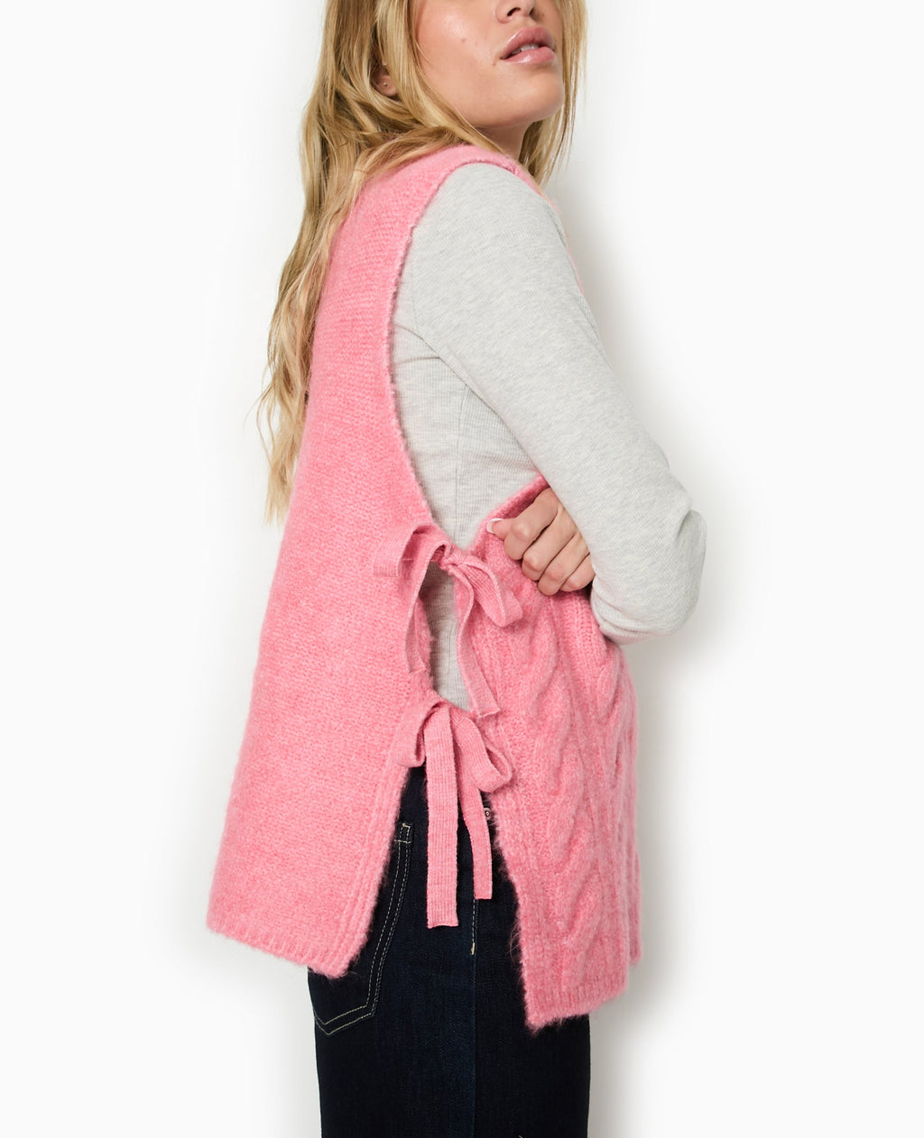 Pull sans manches avec nouettes sur les côtés