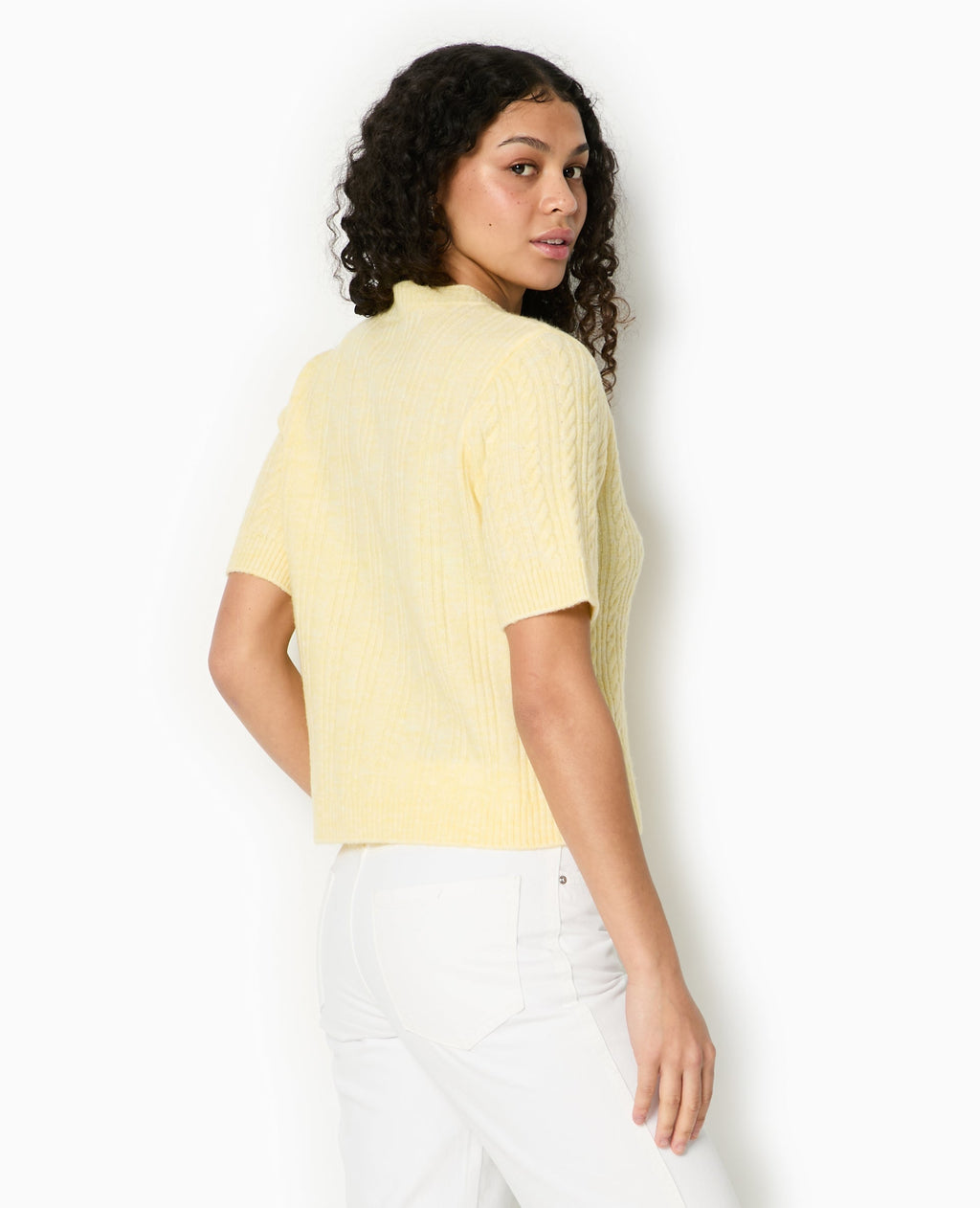 Pull manches courtes maille torsadée