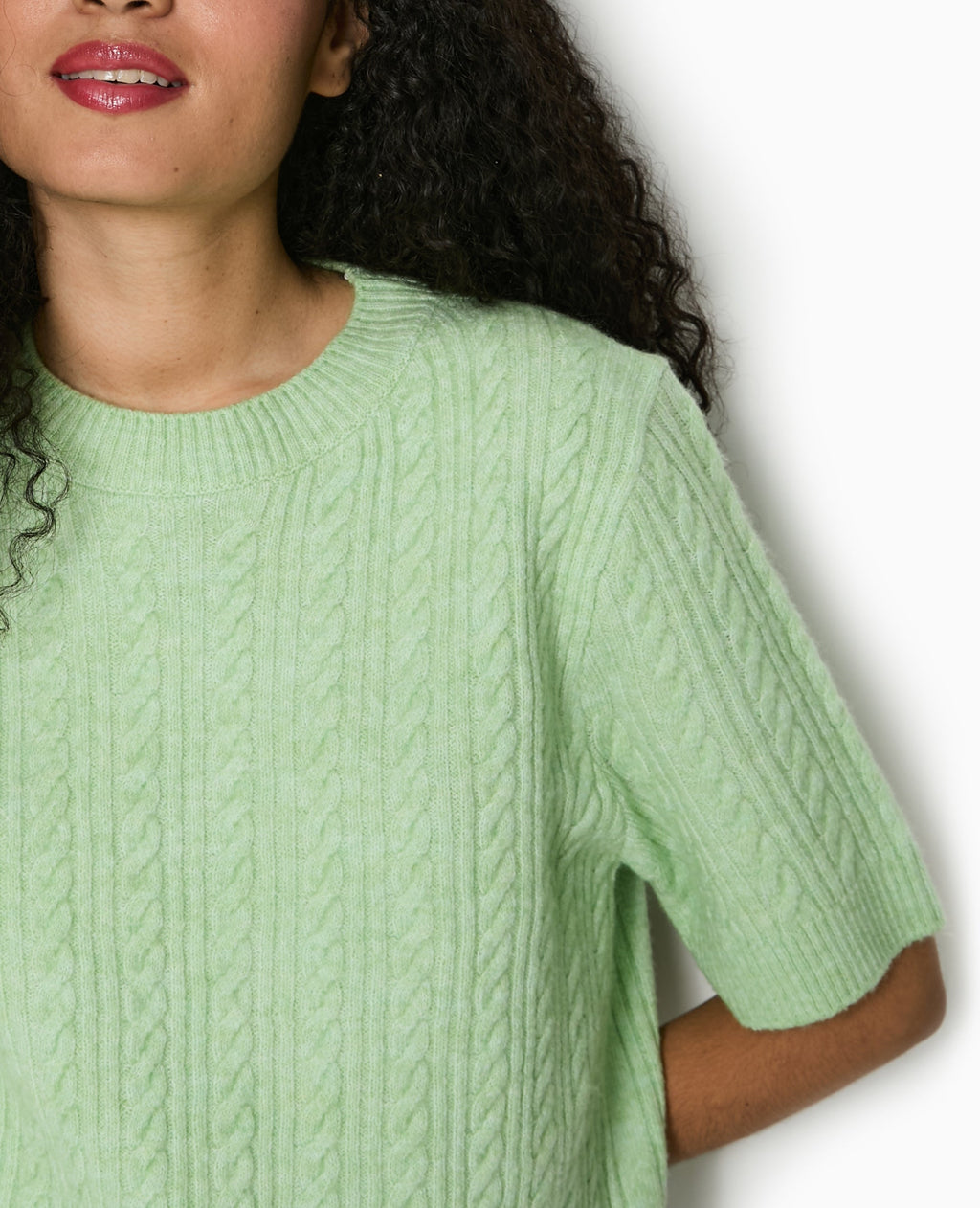 Pull manches courtes maille torsadée