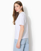 T-shirt avec étiquette cousue devant